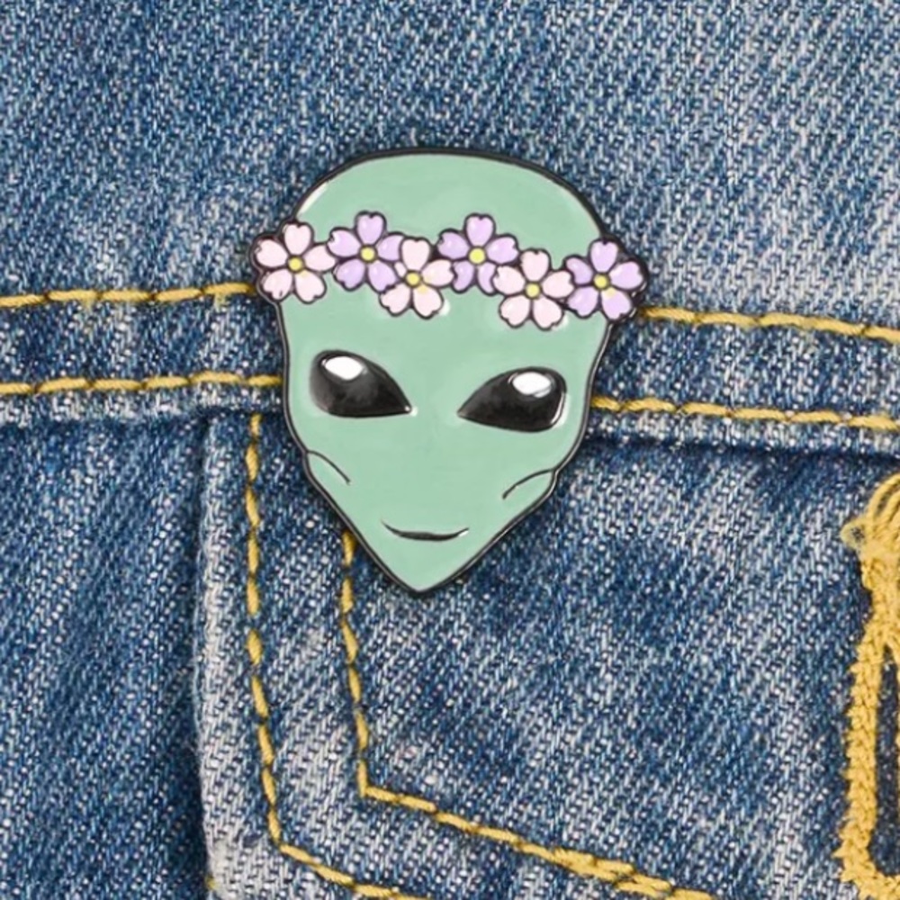 🌺4 Items 25$🌺 Alien Pin w Floral Crown NWT